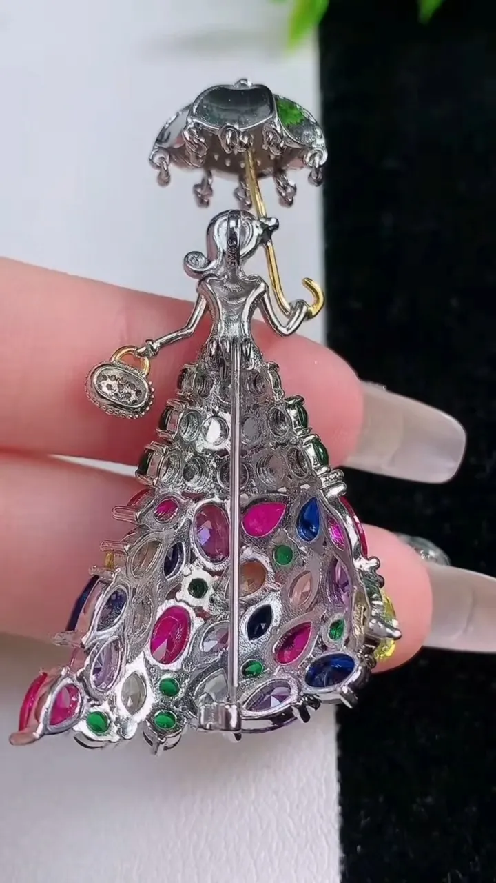 天然A货翡翠蛋面胸针，尺寸4.00，重量:12.30g
1月28日