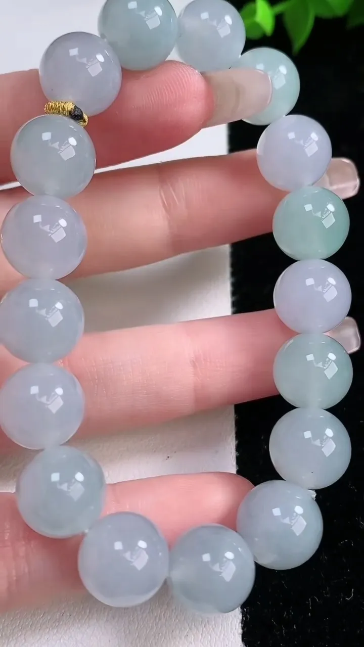 天然A货翡翠圆珠手串，尺寸11-17颗，重量:41.00g1月28日
工厂直销收藏佳品,种好水足，色泽均匀，有种有色，上手高大气！