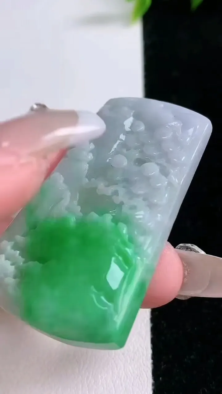 天然A货翡翠山水牌吊坠，尺寸48.5-28.2-6.7，重量:22.80g
1月28日