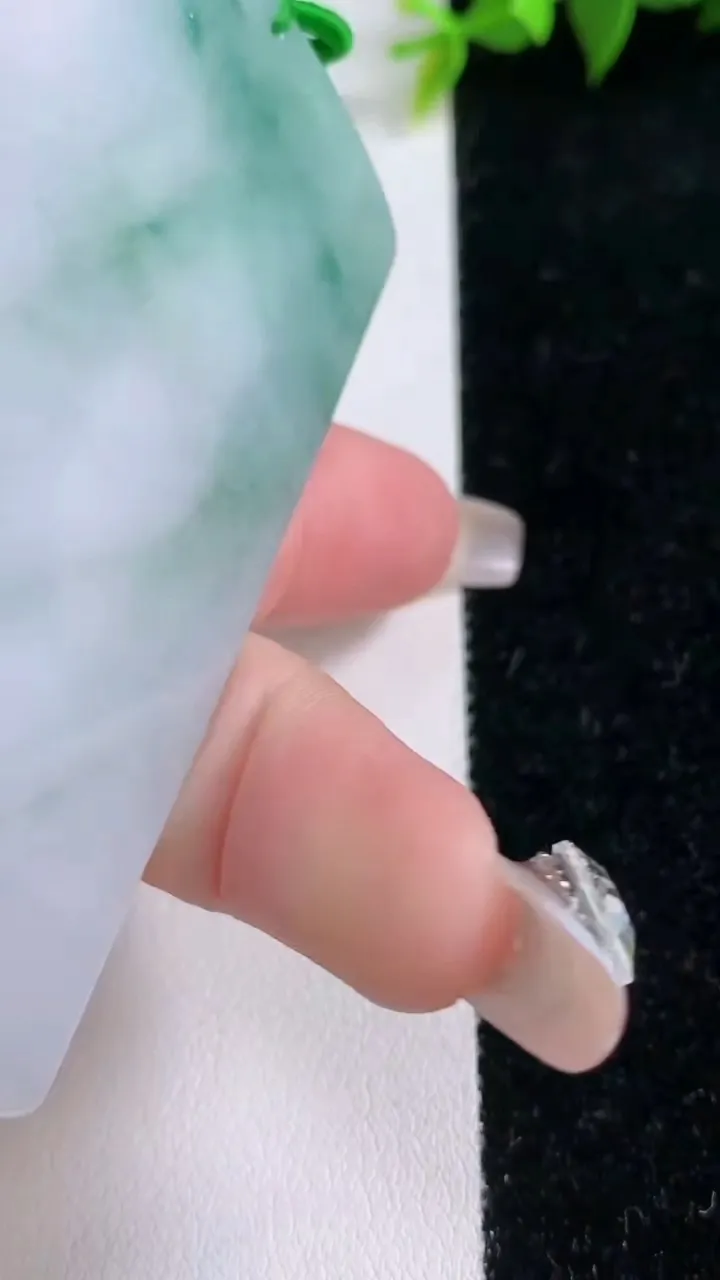 天然A货翡翠飘花文殊菩萨吊坠，尺寸75-47-4.7，重量:44.31g
1月28日