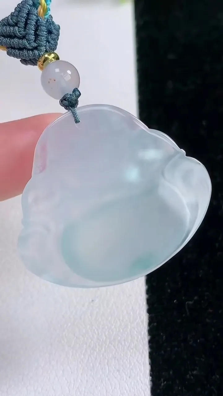 天然A货翡翠种飘花佛公吊坠，尺寸29-33.6-5.8，重量:11.95g
1月28日