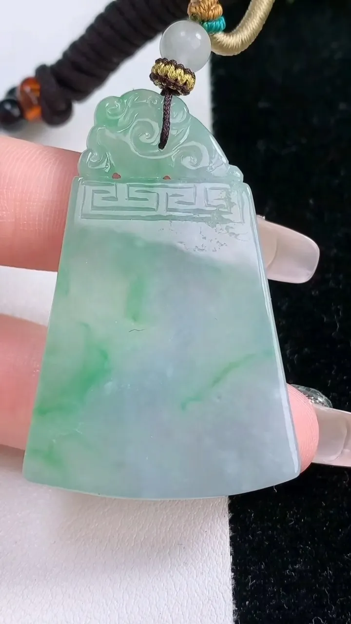 天然A货翡翠仿古无事牌吊坠，尺寸50-31-3.7，重量:17.23g
1月28日