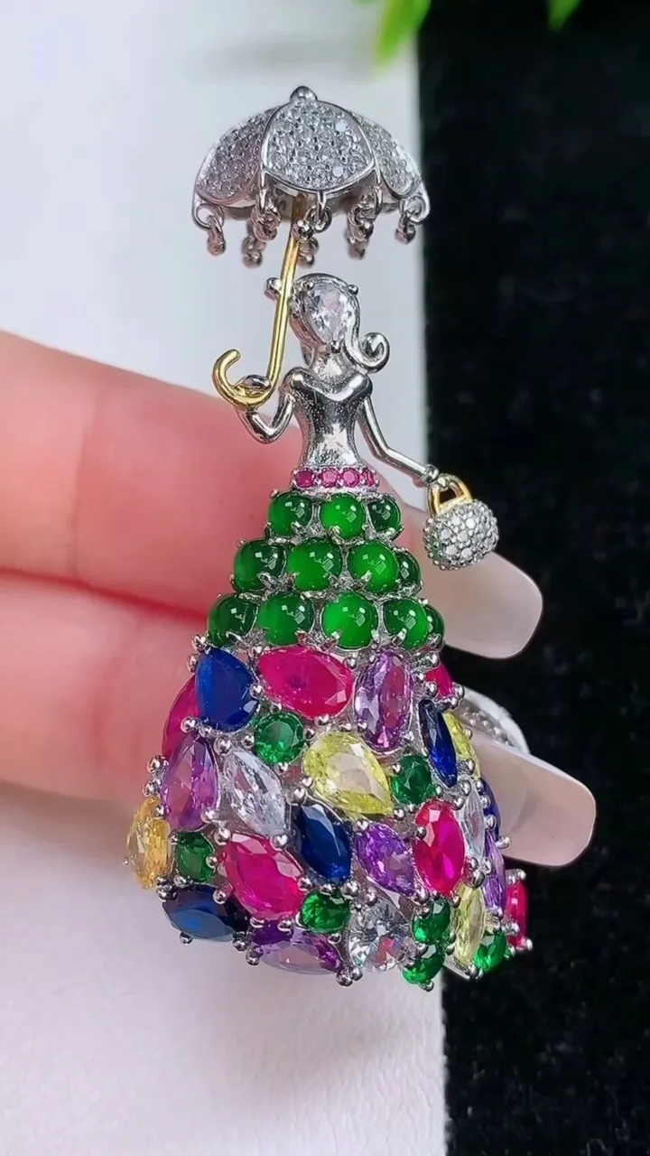 天然A货翡翠蛋面胸针，尺寸4.00，重量:12.30g
1月28日