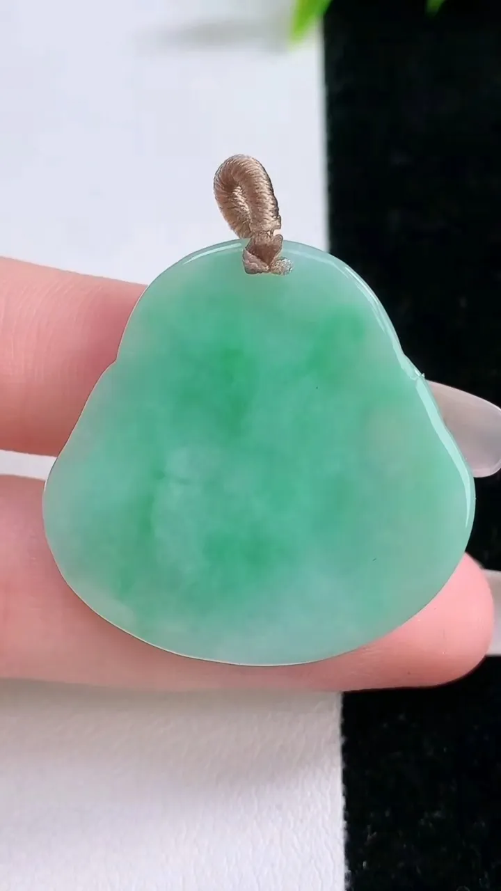 天然A货翡翠佛公吊坠，尺寸33-33.6-4.3，重量:9.03g
1月28日