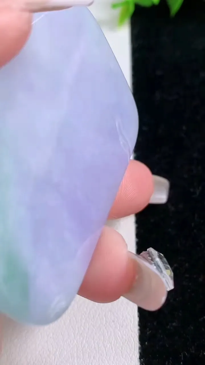 天然A货翡翠春带彩紫罗兰鸟语花香吊坠，尺寸58.8-38.4-6.7，重量:31.55g
1月28日