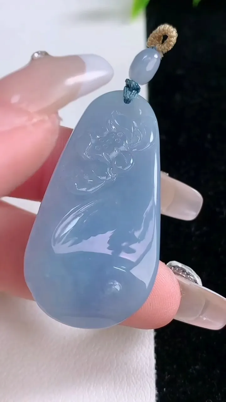 天然A货翡翠紫罗兰和和美美 荷叶鱼吊坠，尺寸43-21.6-11，重量:18.50g
1月28日