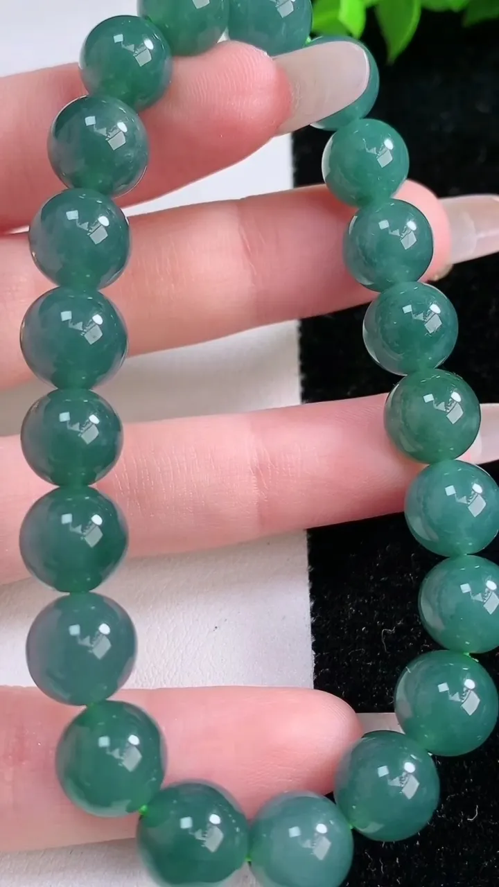 天然A货翡翠圆珠手串，尺寸9.7-21颗，重量:33.42g1月28日
工厂直销收藏佳品,种好水足，