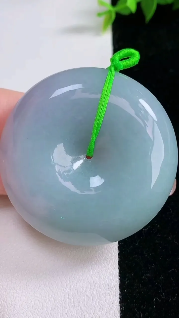 天然A货翡翠紫罗兰平安扣吊坠，尺寸49.2-12.5，重量:62.59g
1月28日