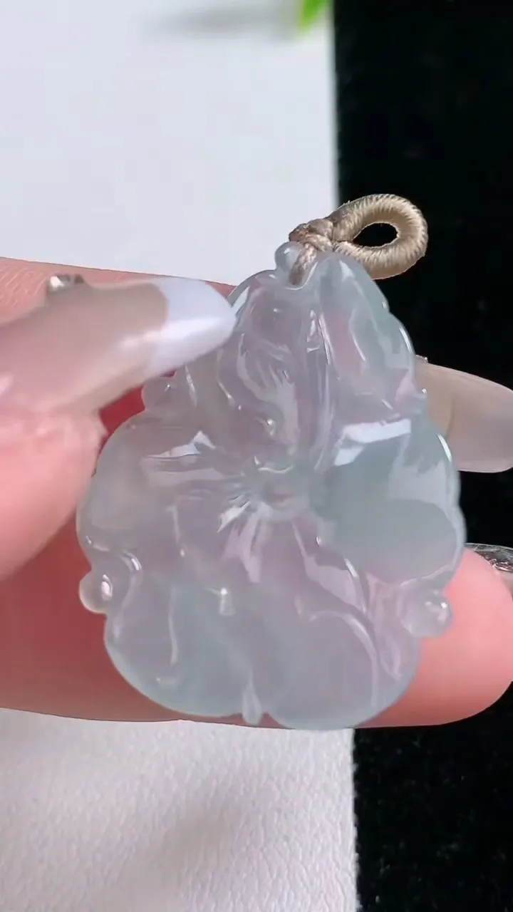 天然A货翡翠年年有余吊坠，尺寸32-25-3，重量:5.03g
1月28日