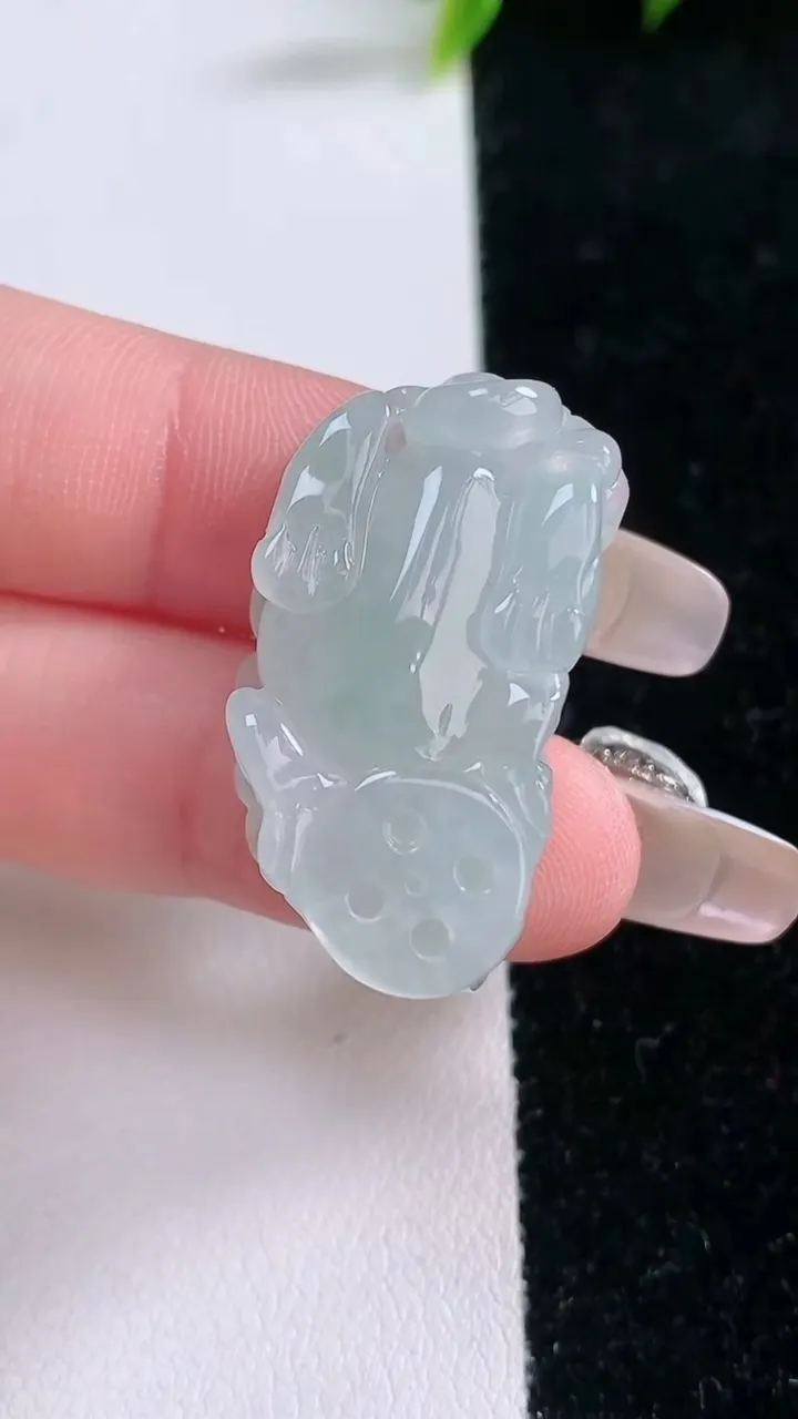 天然A货翡翠貔貅吊坠，尺寸31.6-16.8-10，重量:11.51g
1月28日