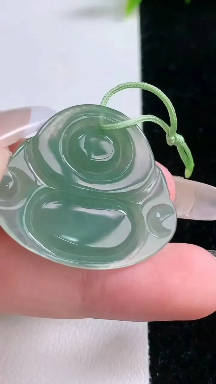 天然A货翡翠佛公吊坠，尺寸27.4-31.8-5.6，重量:7.44g
1月28日