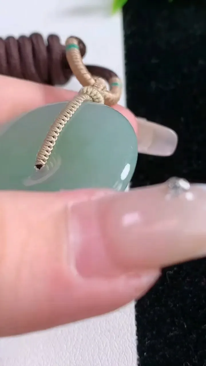 天然A货翡翠平安扣吊坠，尺寸38.4-5.8，重量:23.41g
1月28日