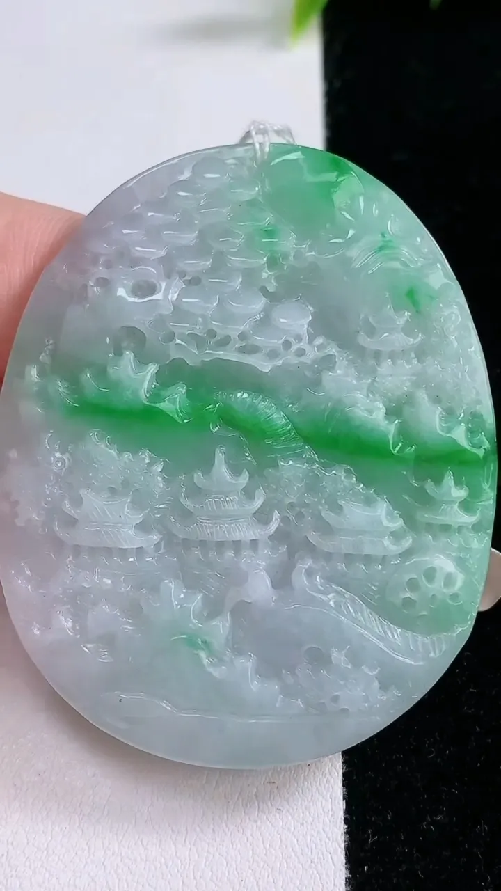 天然A货翡翠山水牌吊坠，尺寸55.5-44.2-5.3，重量:28.84g
1月28日