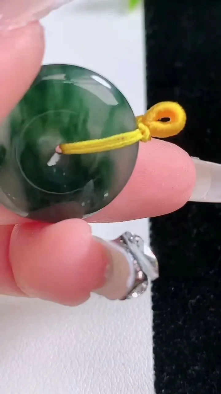 天然A货翡翠飘花平安扣吊坠，尺寸20-3.9，重量:5.58g
1月28日