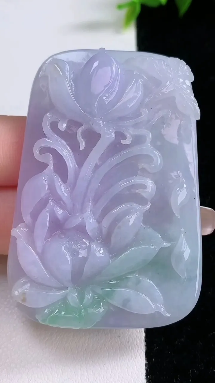 天然A货翡翠春带彩紫罗兰鸟语花香吊坠，尺寸58.8-38.4-6.7，重量:31.55g
1月28日