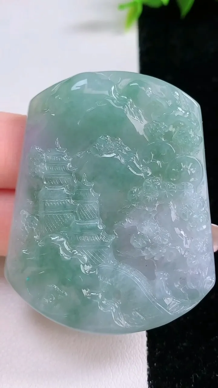 天然A货翡翠山水牌吊坠，尺寸53-43.2-5.3，重量:28.50g
1月28日