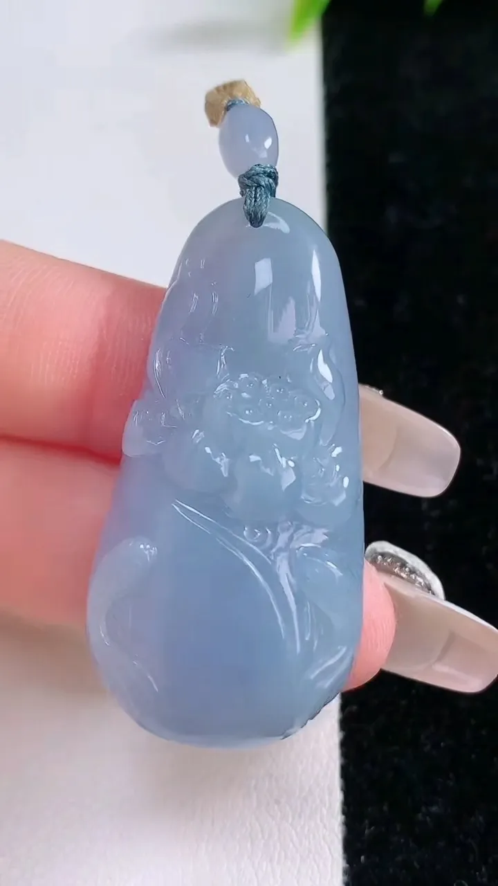 天然A货翡翠紫罗兰和和美美 荷叶鱼吊坠，尺寸43-21.6-11，重量:18.50g
1月28日