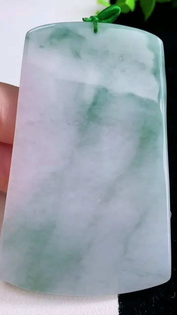 天然A货翡翠飘花文殊菩萨吊坠，尺寸75-47-4.7，重量:44.31g
1月28日