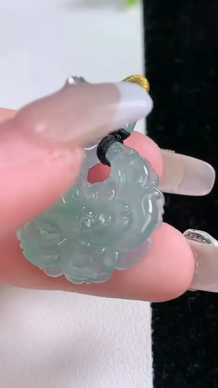 天然A货翡翠和和美美 荷花吊坠，尺寸24-25-5，重量:6.09g
1月28日