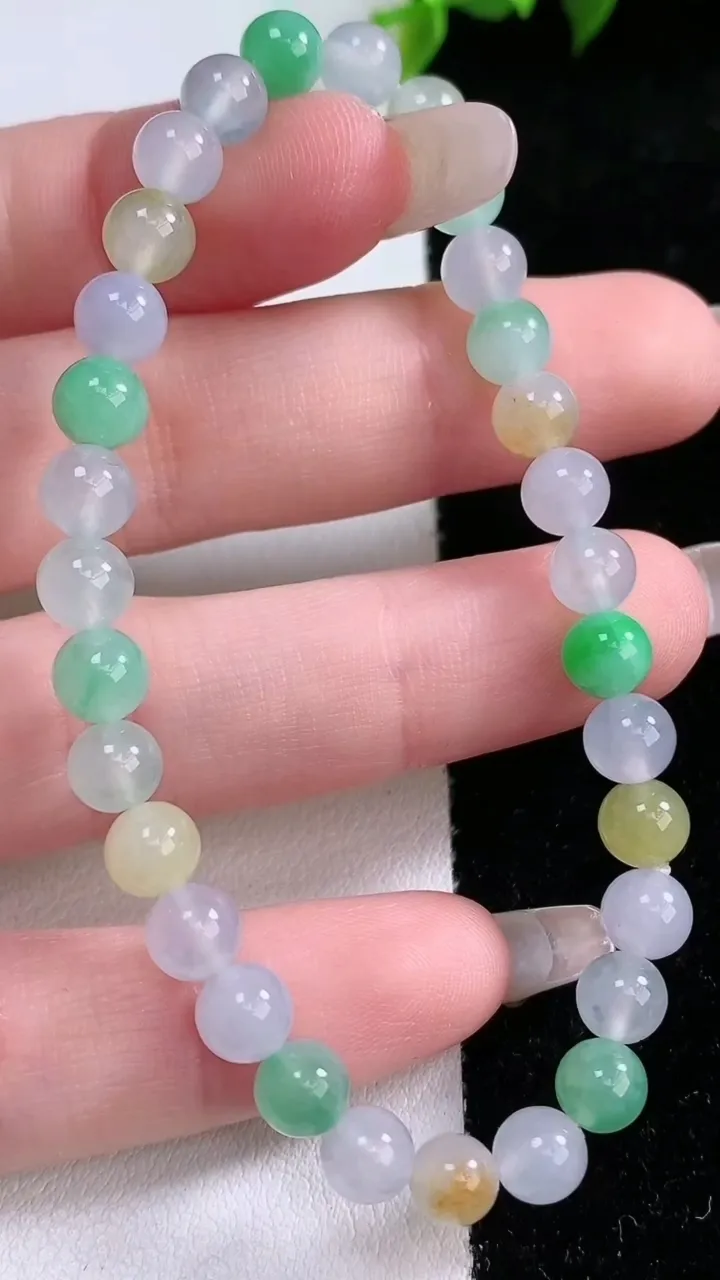 天然A货翡翠三彩圆珠手串，尺寸5.8-31颗，重量:11.97g1月28日
工厂直销收藏佳品,种好水