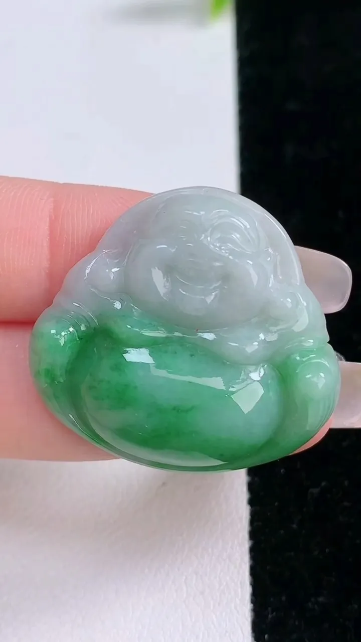 天然A货翡翠佛公吊坠，尺寸29.7-32.3-6.7，重量:10.44g
1月28日