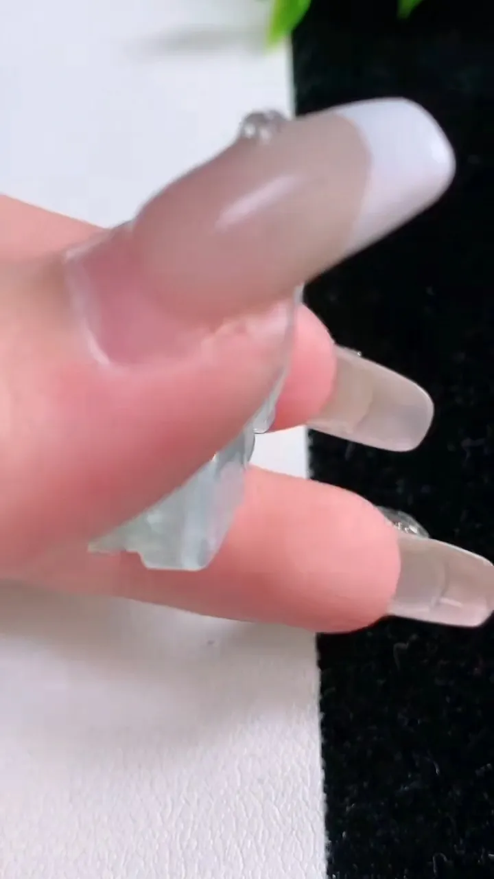 天然A货翡翠貔貅吊坠，尺寸31.6-16.8-10，重量:11.51g
1月28日