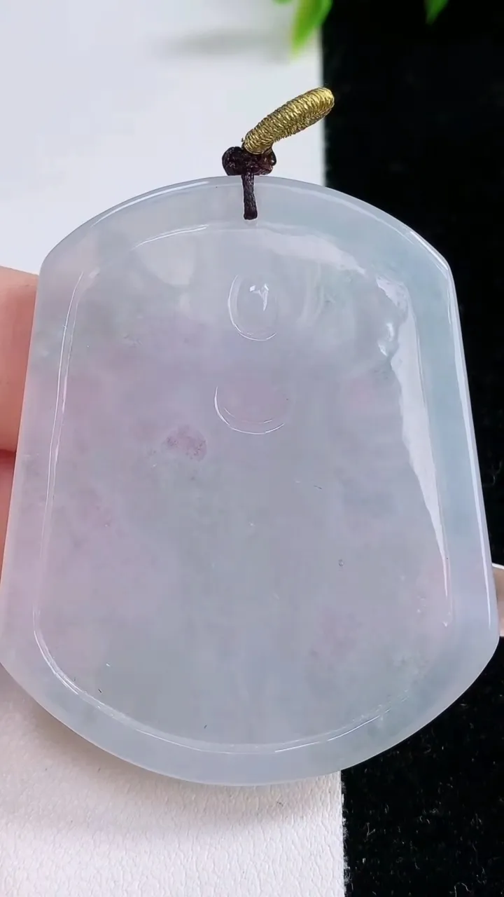 天然A货翡翠不动明王吊坠，尺寸52.7-43.8-4.8，重量:22.19g
1月28日