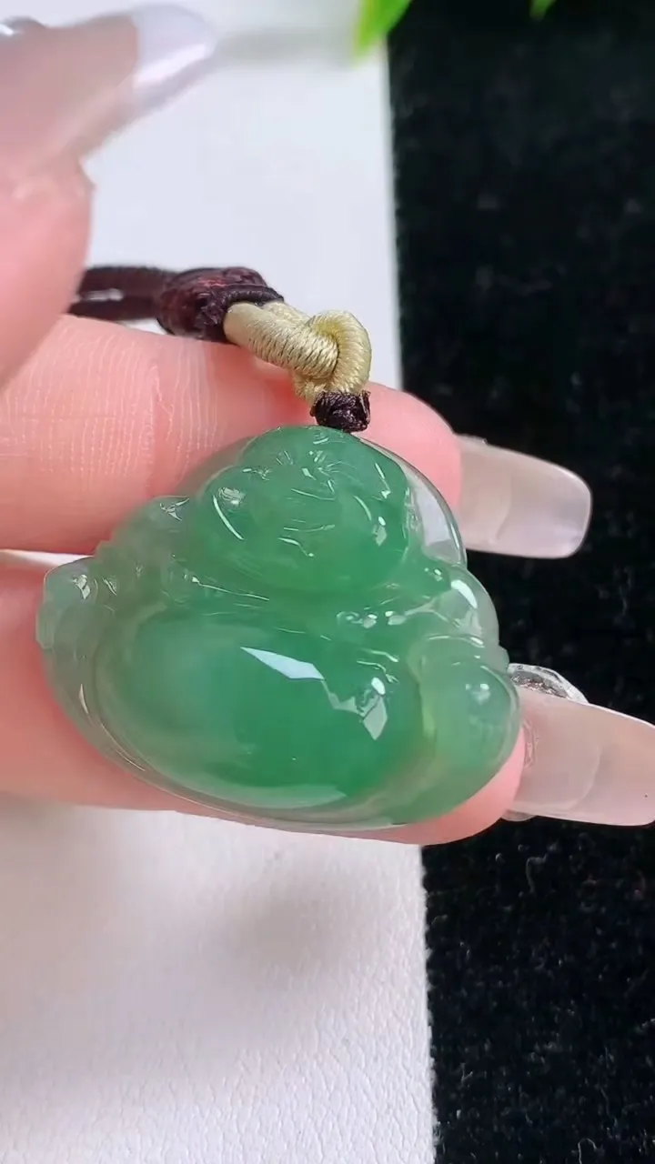 天然A货翡翠佛公吊坠，尺寸25-31.8-6.7，重量:10.84g
1月28日