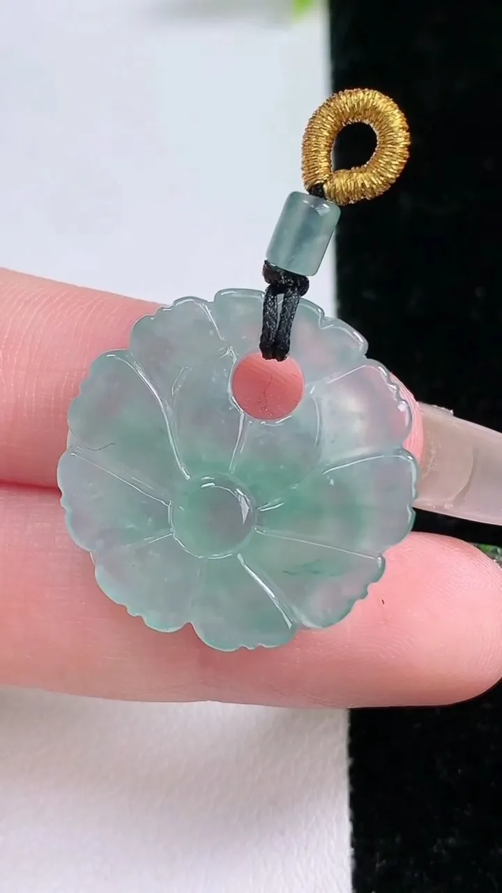 天然A货翡翠和和美美 荷花吊坠，尺寸24-25-5，重量:6.09g
1月28日