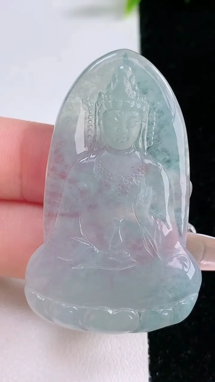 天然A货翡翠观音菩萨吊坠，尺寸51.5-32.2-3.5，重量:12.32g
1月28日