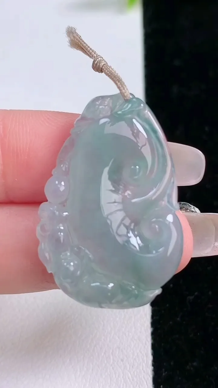 天然A货翡翠飘花如意吊坠，尺寸33.4-22-4.5，重量:5.78g
1月28日