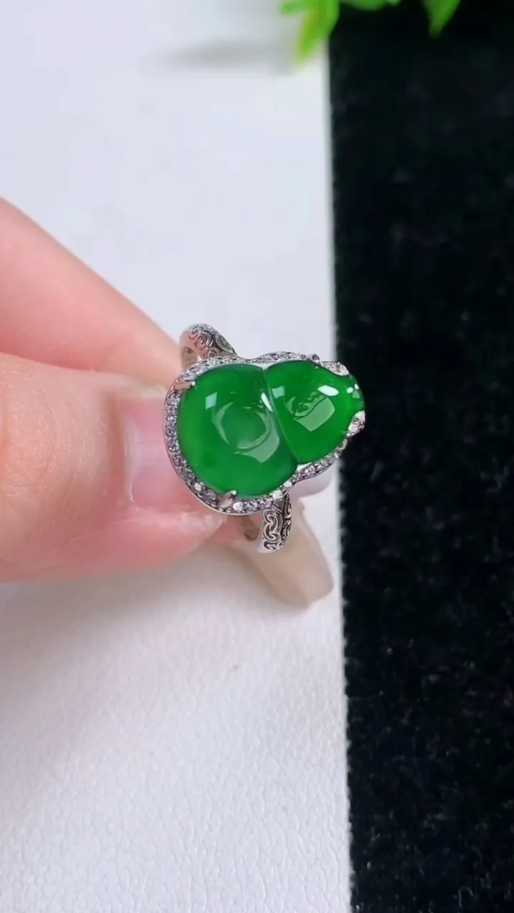 天然A货翡翠葫芦戒指，尺寸14.4-9.8-7.5，重量:2.76g2026年1月28日
工厂直销收