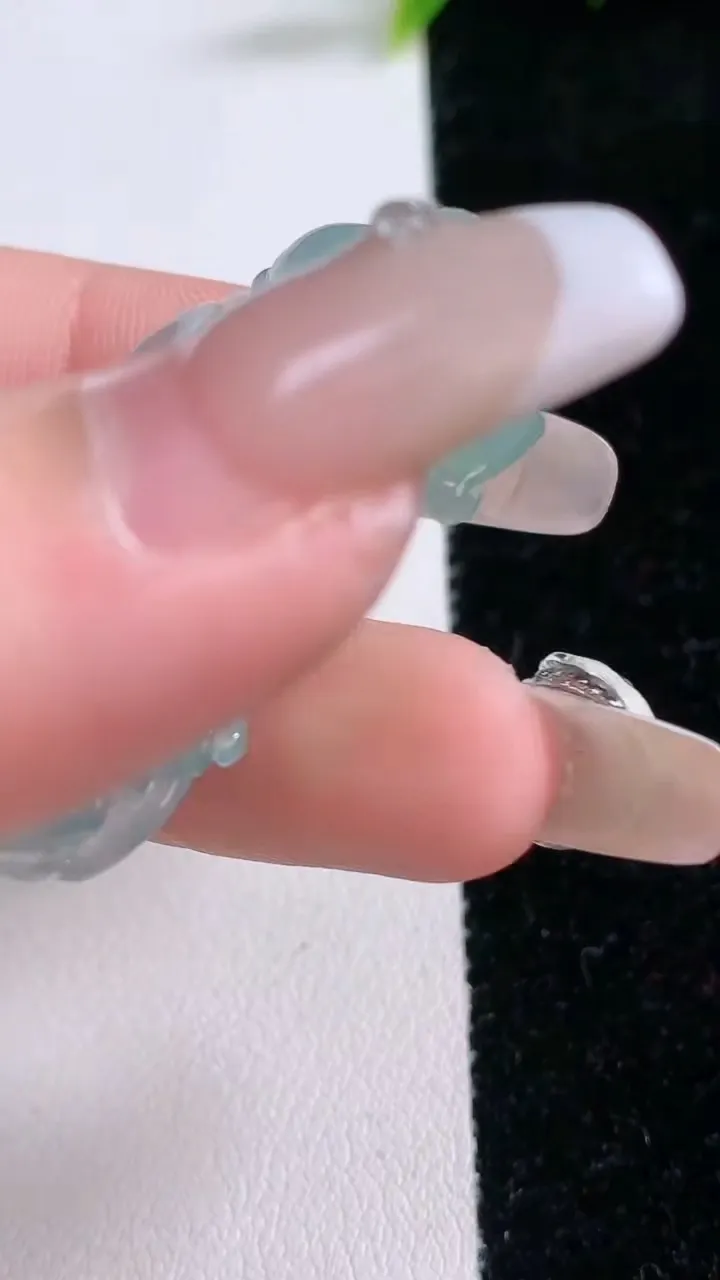 天然A货翡翠貔貅吊坠，尺寸39.6-19.3-11，重量:16.52g
1月28日