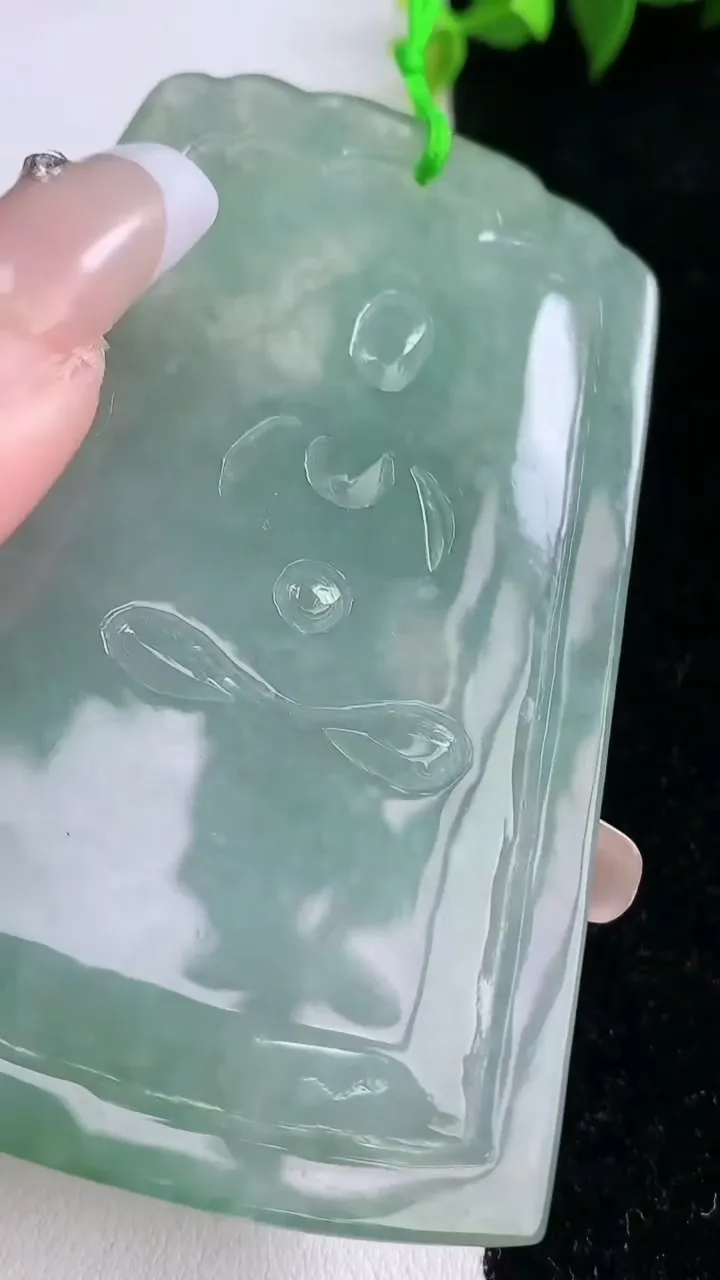 天然A货翡翠文殊菩萨吊坠，尺寸74.8-53-5.2，重量:47.49g
1月28日