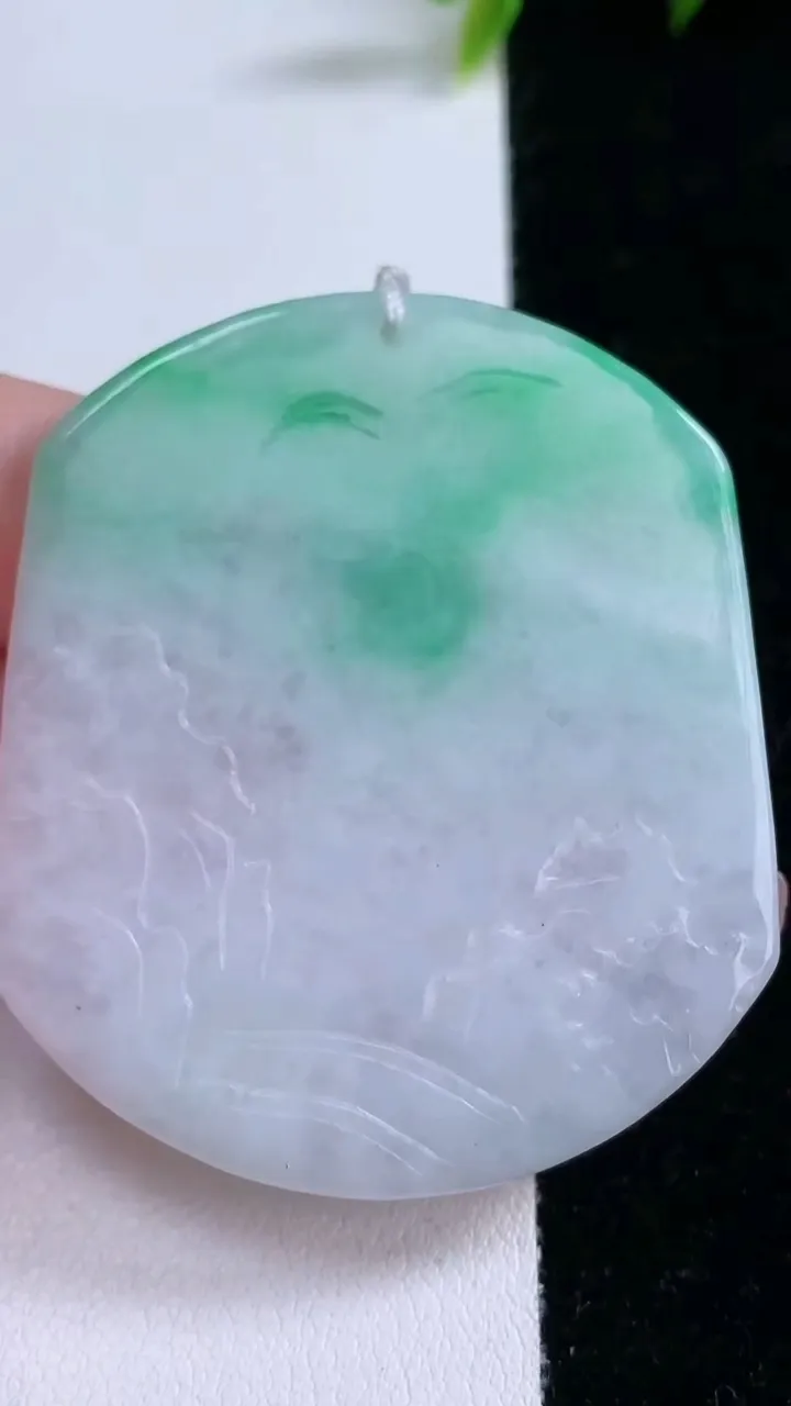 天然A货翡翠山水牌吊坠，尺寸51.6-44.8-4，重量:26.18g
1月28日