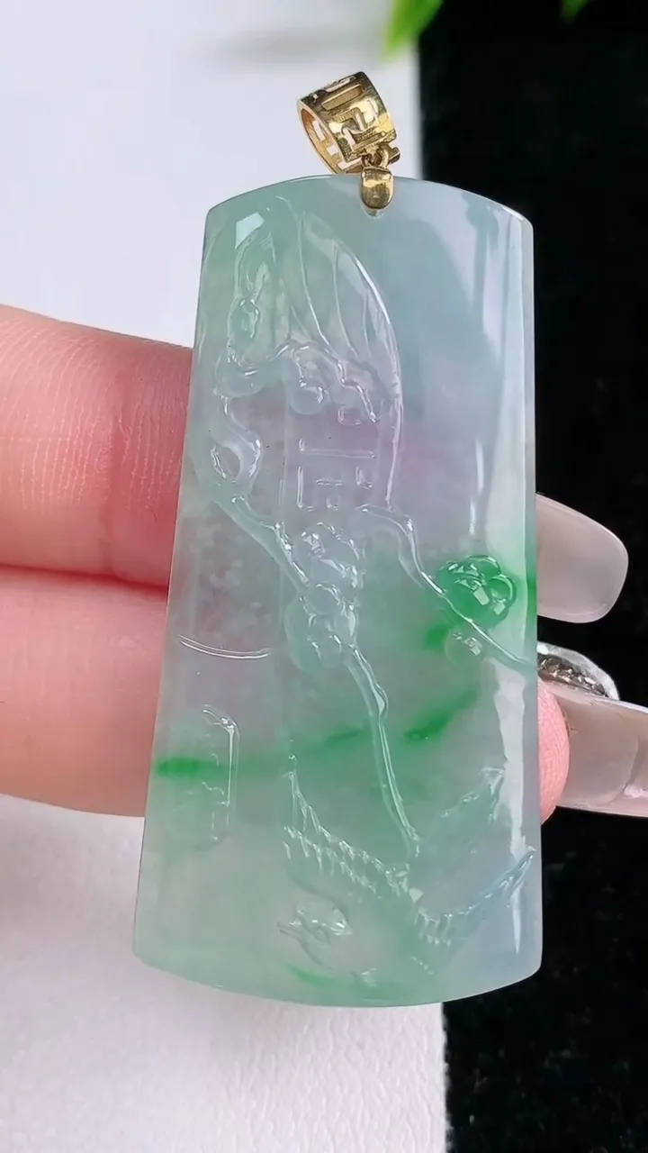 天然A货翡翠鸟语花香吊坠，尺寸48-23-4，重量:10.14g
1月28日