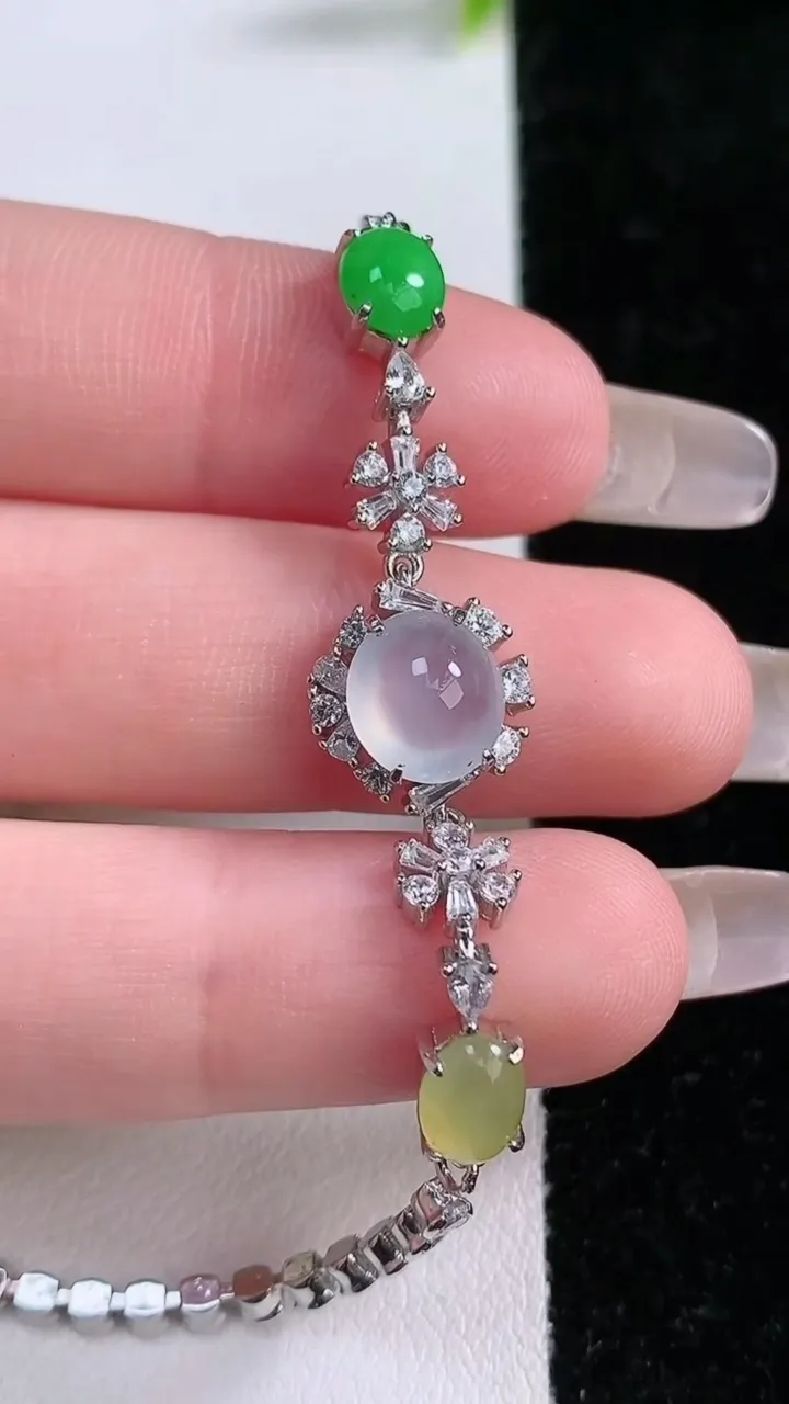 天然A货翡翠蛋面手链，尺寸8-7.2，重量:5.46g
1月28日