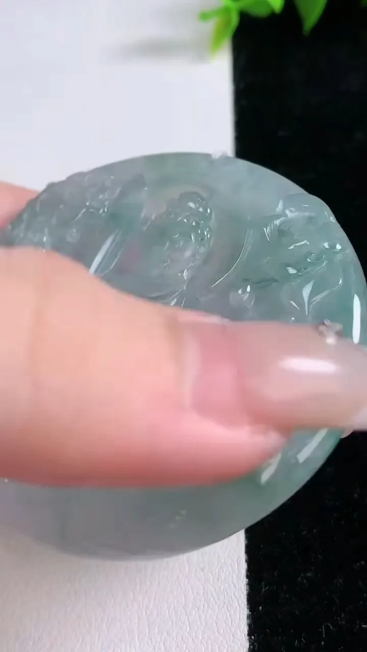 天然A货翡翠飘花不动明王吊坠，尺寸55.8-5，重量:33.72g
1月28日