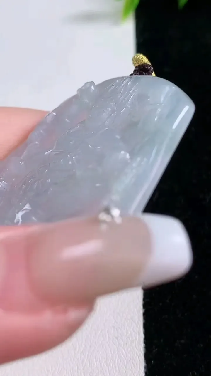 天然A货翡翠不动明王吊坠，尺寸52.7-43.8-4.8，重量:22.19g
1月28日