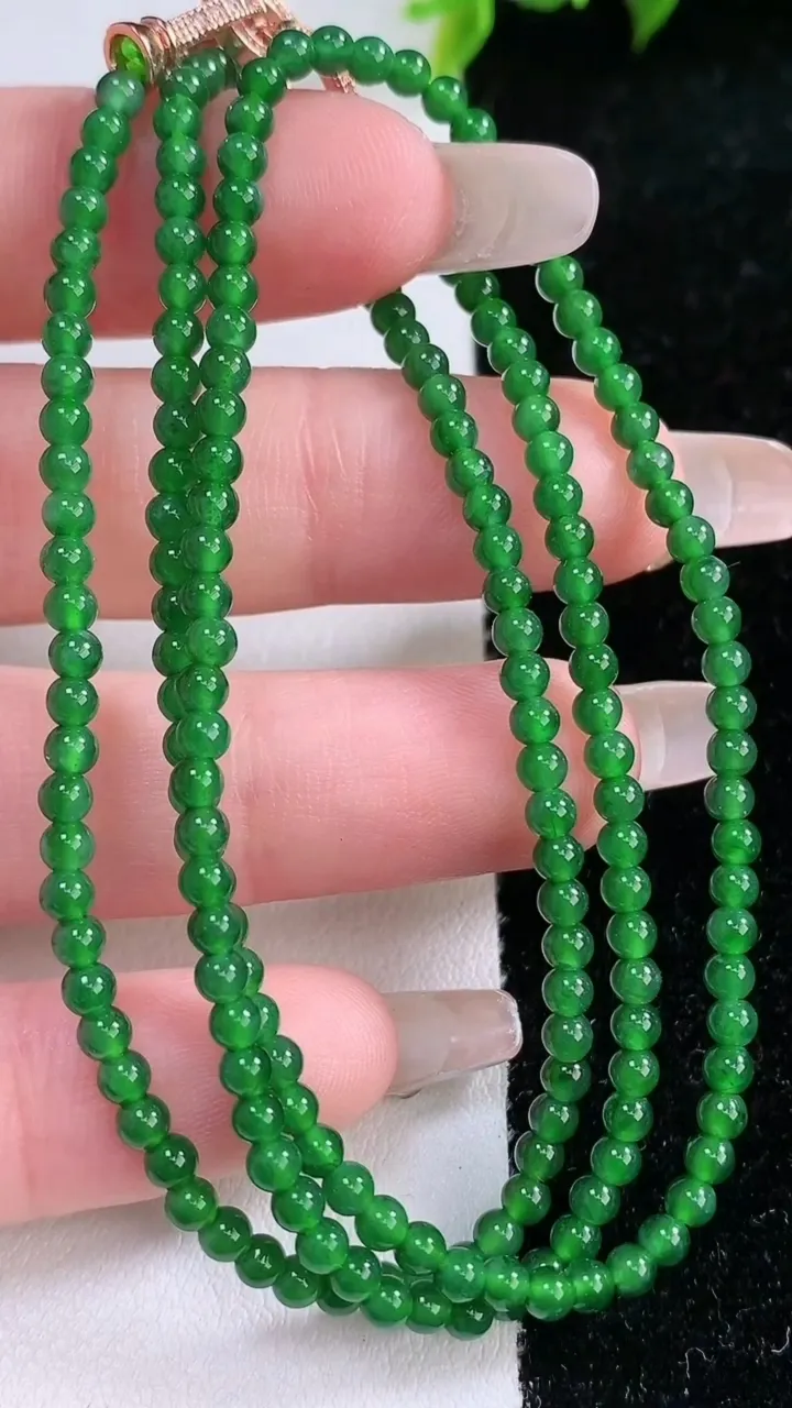 天然A货翡翠小米珠项链，尺寸3，重量:9.30g1月28日
工厂直销收藏佳品,种好水足，色泽均匀，有