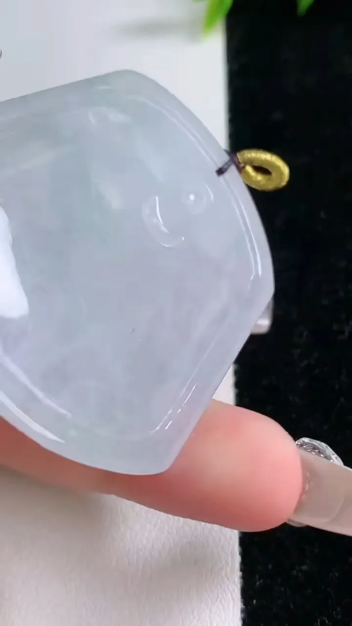 天然A货翡翠不动明王吊坠，尺寸52.7-43.8-4.8，重量:22.19g
1月28日