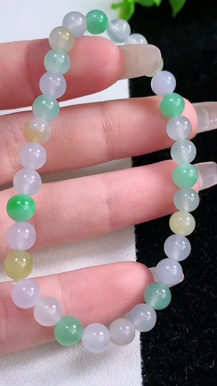 天然A货翡翠三彩圆珠手串，尺寸5.8-31颗，重量:11.97g1月28日
工厂直销收藏佳品,种好水足，色泽均匀，有种有色，上手高大气！