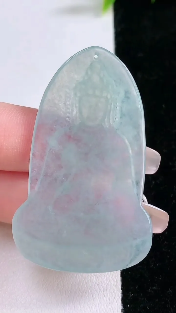 天然A货翡翠观音菩萨吊坠，尺寸51.5-32.2-3.5，重量:12.32g
1月28日