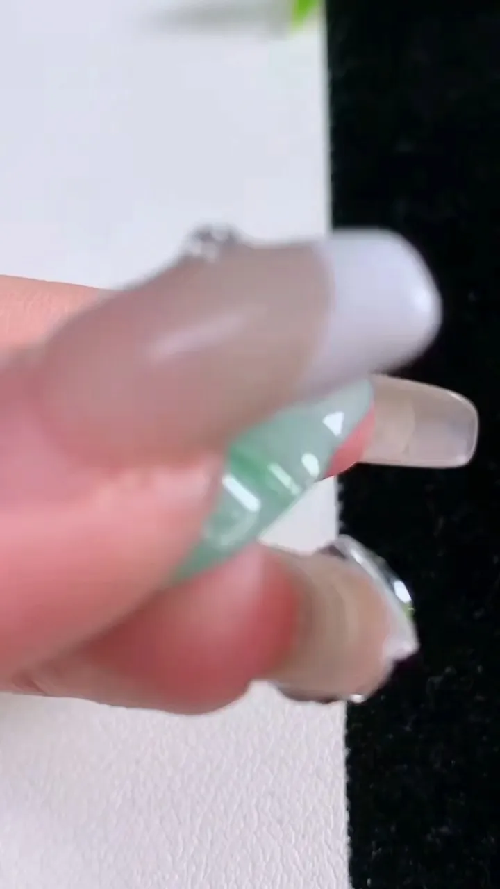 天然A货翡翠佛公吊坠，尺寸29.7-32.3-6.7，重量:10.44g
1月28日