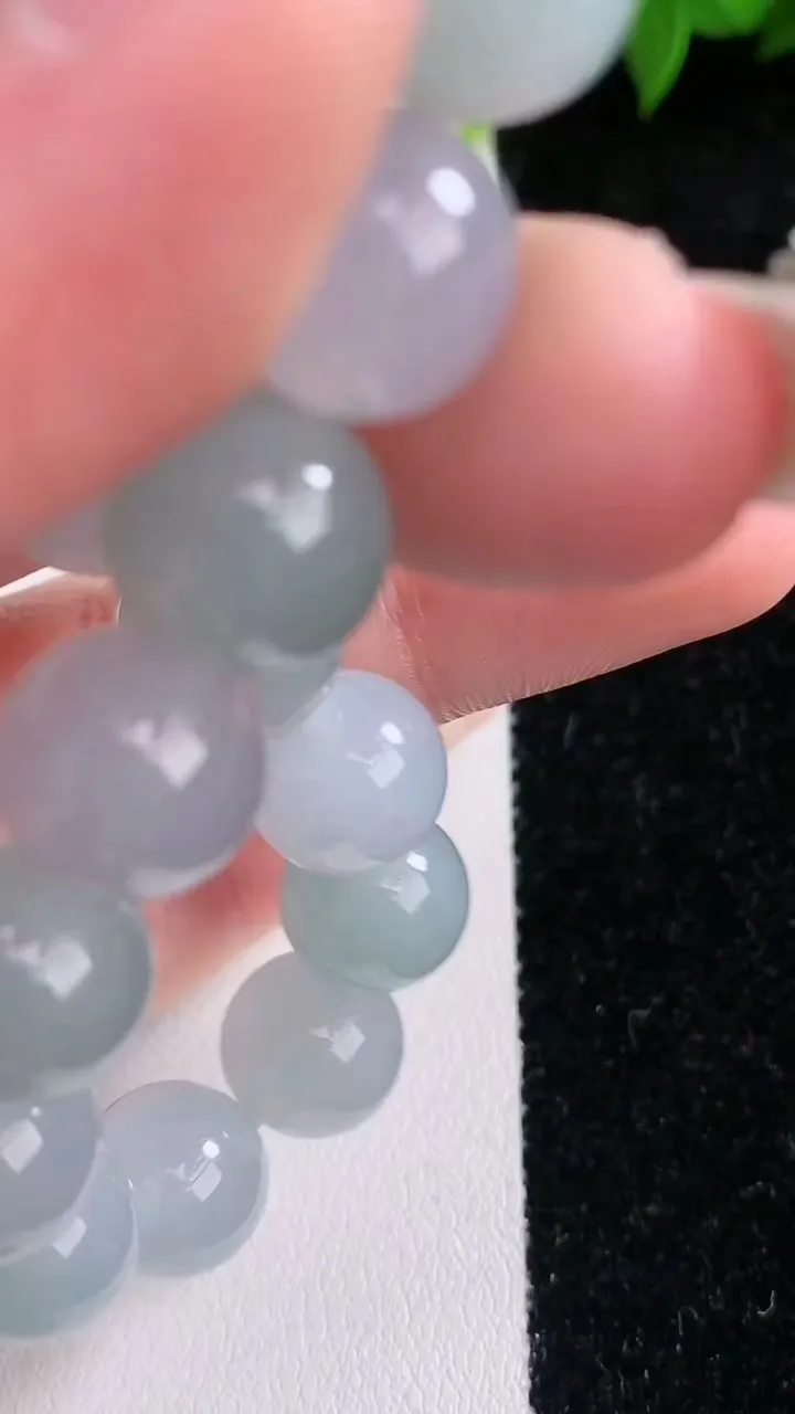 天然A货翡翠圆珠手串，尺寸11-17颗，重量:41.00g1月28日
工厂直销收藏佳品,种好水足，色泽均匀，有种有色，上手高大气！