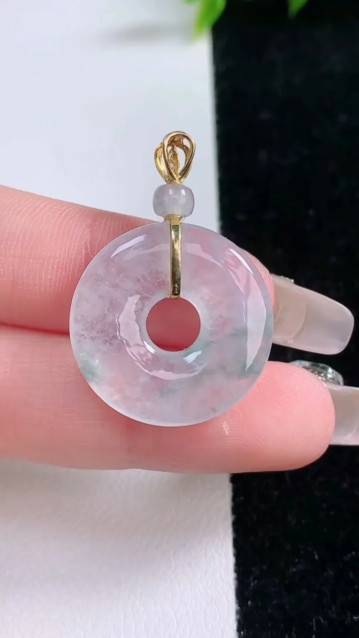 天然A货翡翠种飘花平安环吊坠，尺寸22.7-3，重量:4.16g
1月28日