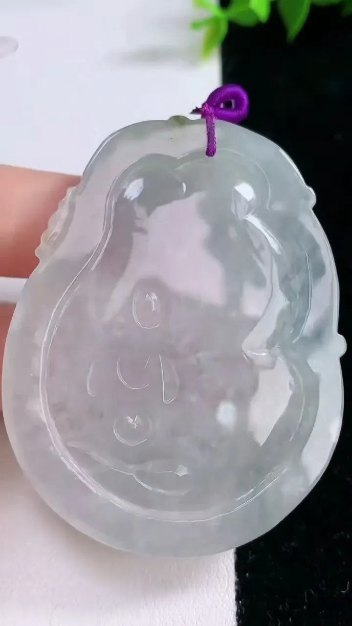 天然A货翡翠文殊菩萨吊坠，尺寸59.7-46-6，重量:32.04g
1月28日