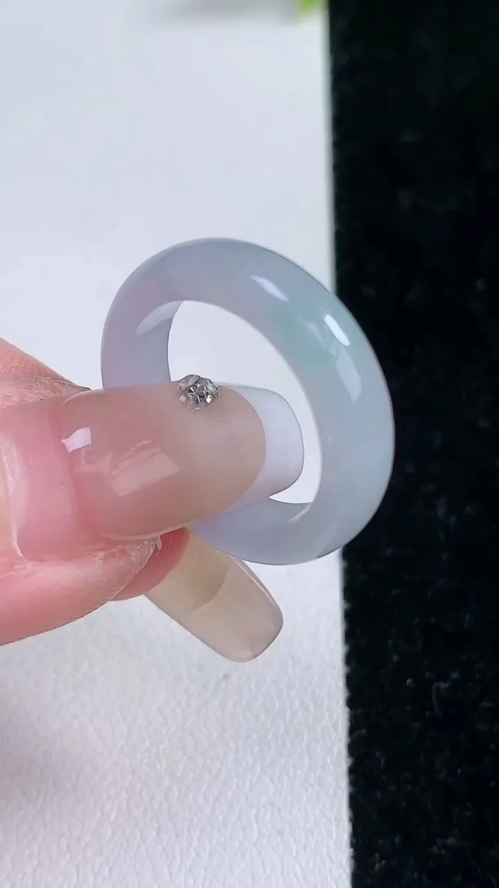 天然A货翡翠春带彩紫罗兰指环戒指，尺寸17.4-5.2-3.2，重量:3.43g2026年1月28日