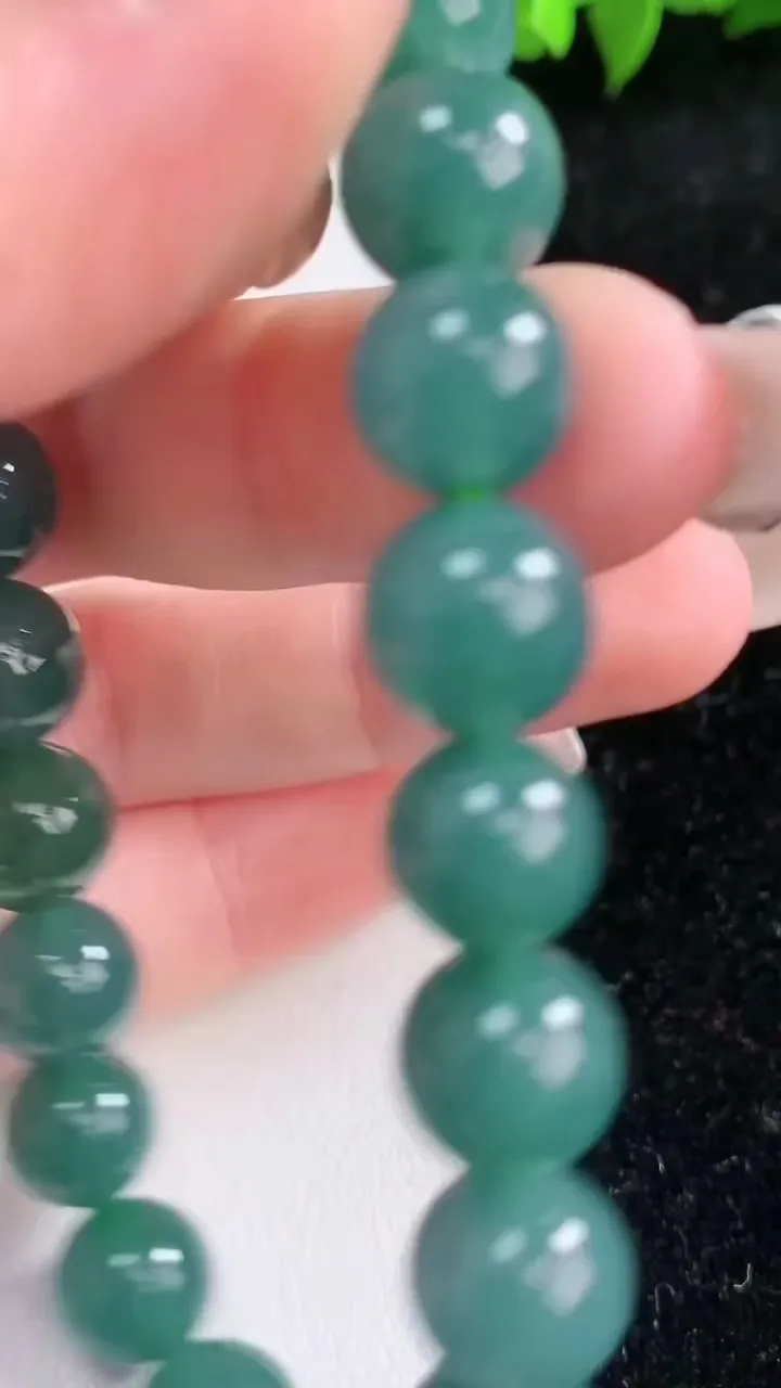 天然A货翡翠圆珠手串，尺寸9.7-21颗，重量:33.42g1月28日
工厂直销收藏佳品,种好水足，色泽均匀，有种有色，上手高大气！