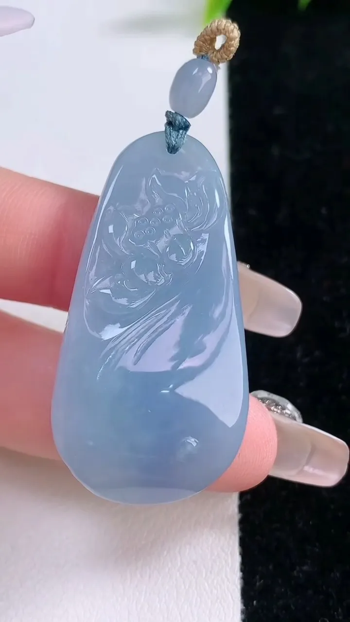 天然A货翡翠紫罗兰和和美美 荷叶鱼吊坠，尺寸43-21.6-11，重量:18.50g
1月28日